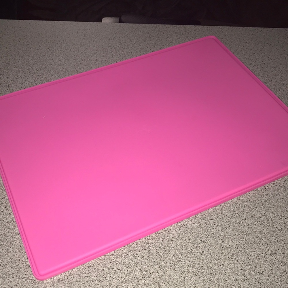 New Vineyard Vines for Target Pink placemat - Picture 3 of 4